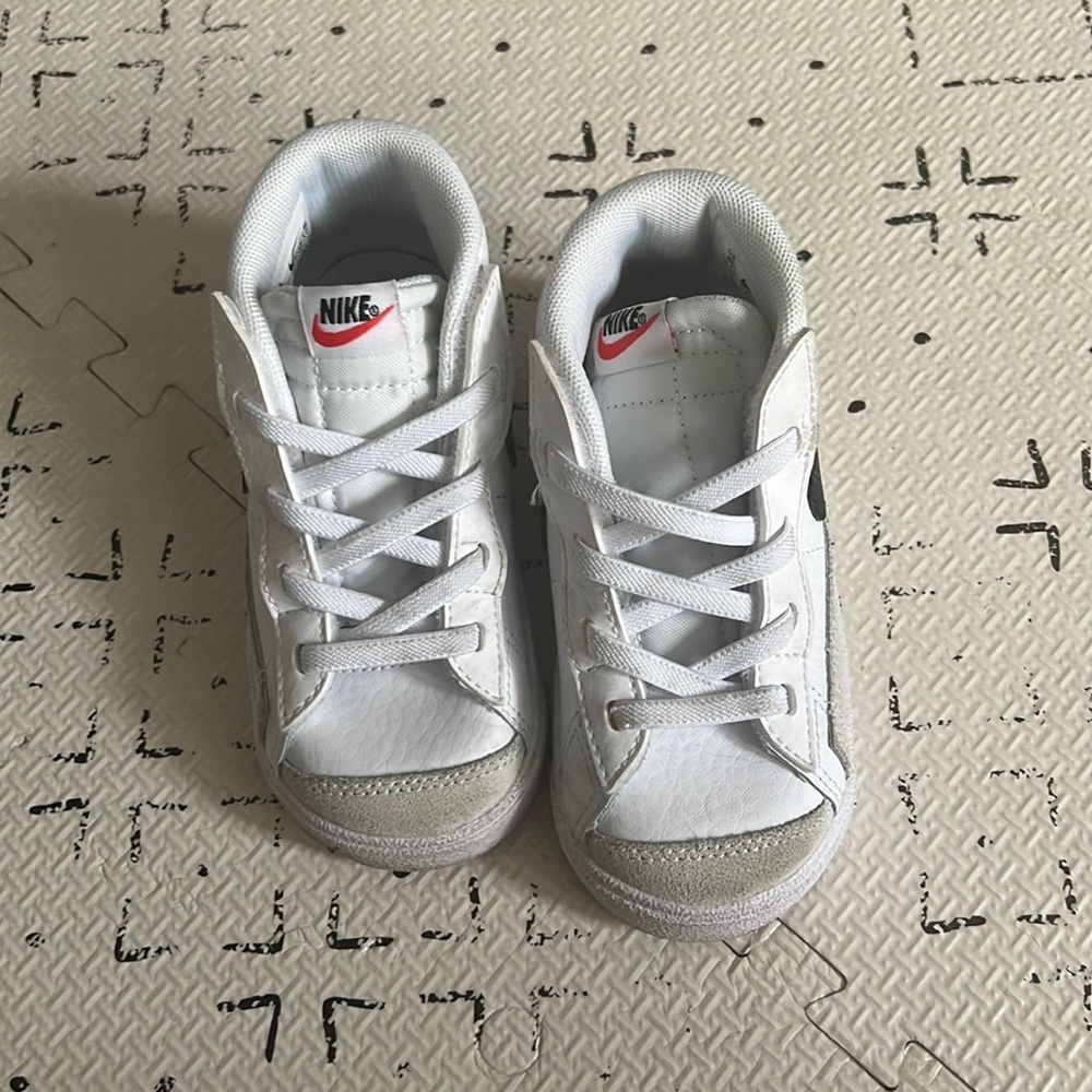 Nike kids mid 77” sneaker. Like new, size 8